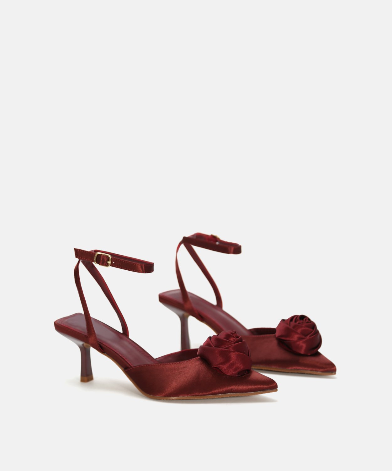 Zapato tac&oacute;n fino flor 